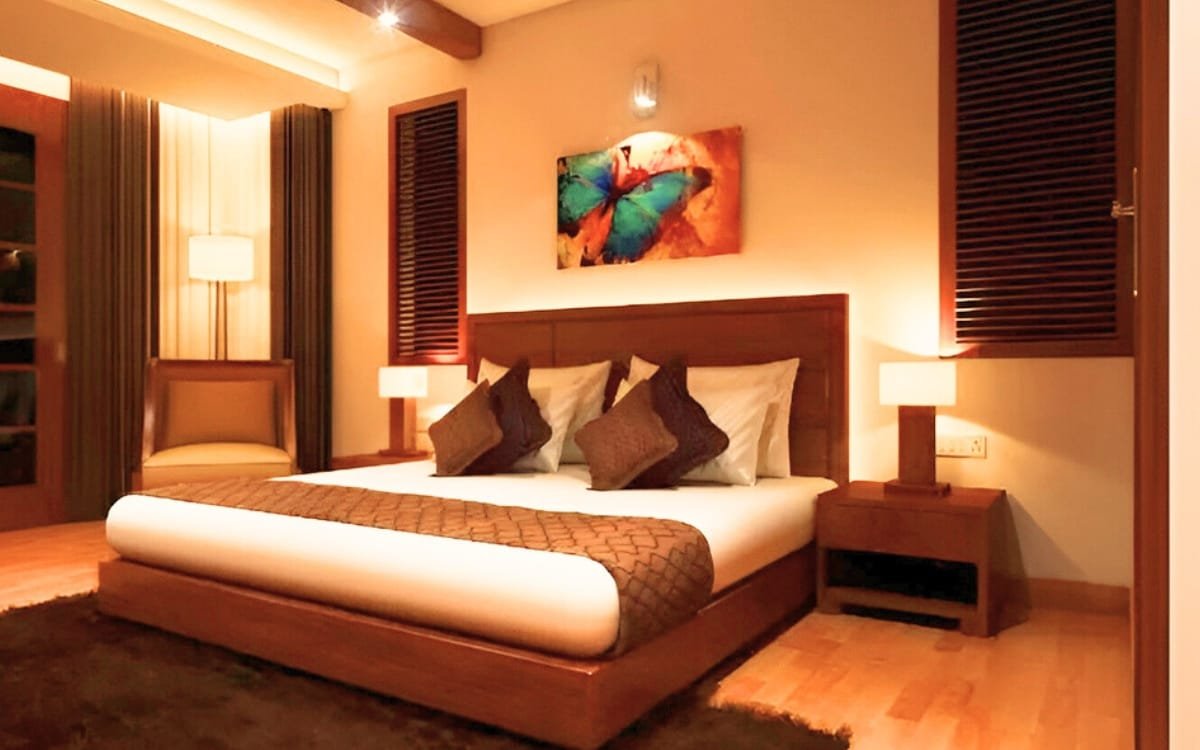 King Size Bed in Luxury Suite Room